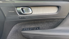 Volvo XC40 2.0 B4P Ultra Dark 5dr Auto Petrol Estate